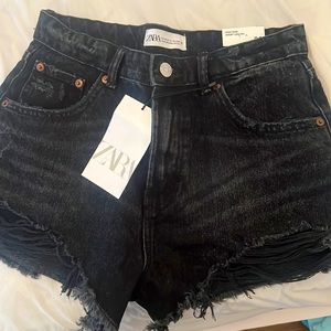 Zara high rise curved shorts, Never worn, Tags still on, Size US 4